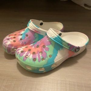 tye dye crocs